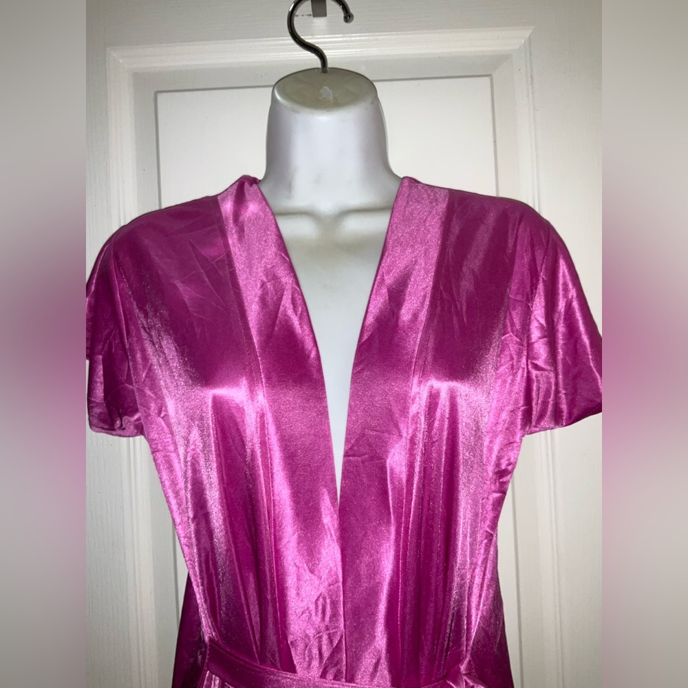 Robe - Picture 2 of 5
